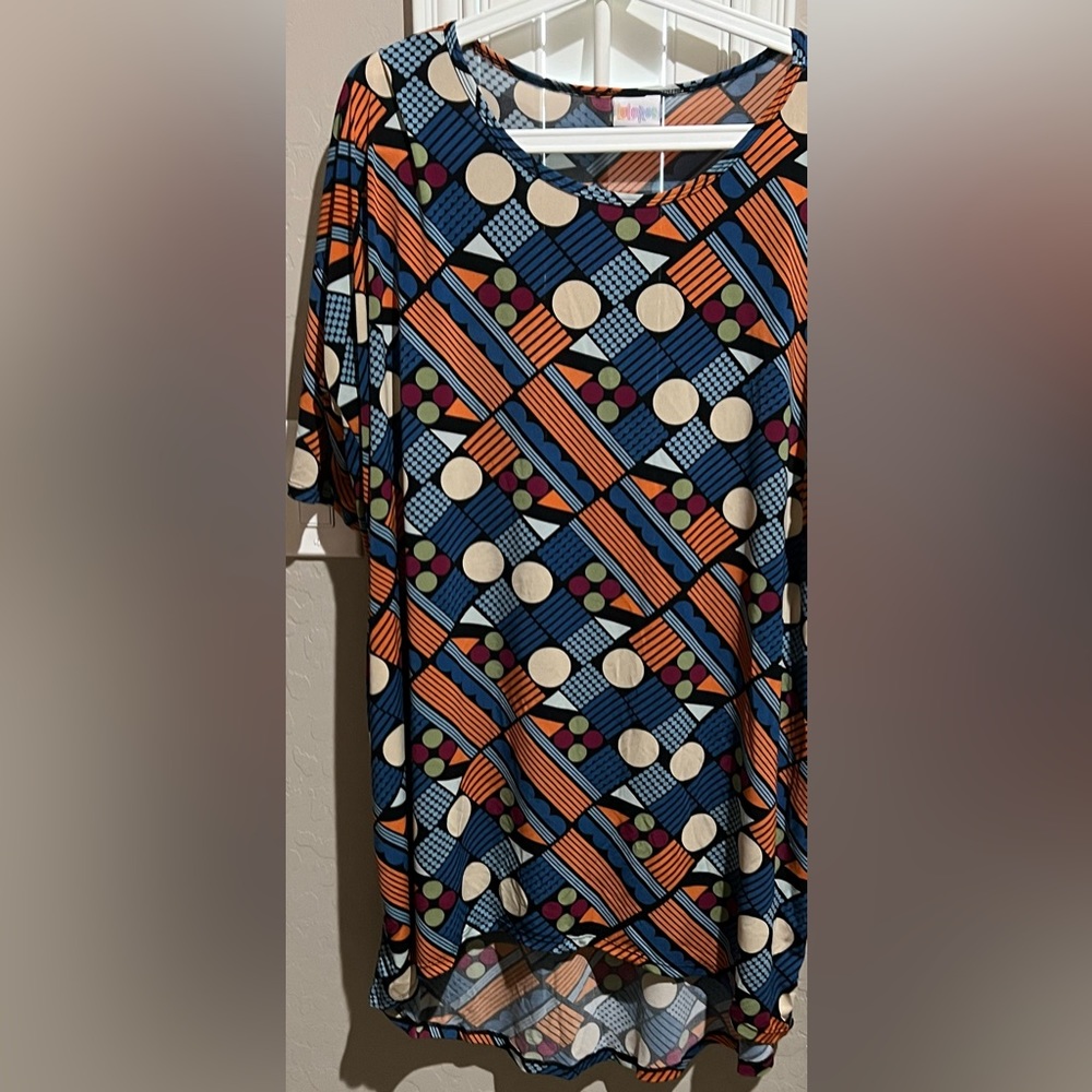 LuLaRoe XL IRMA shirt